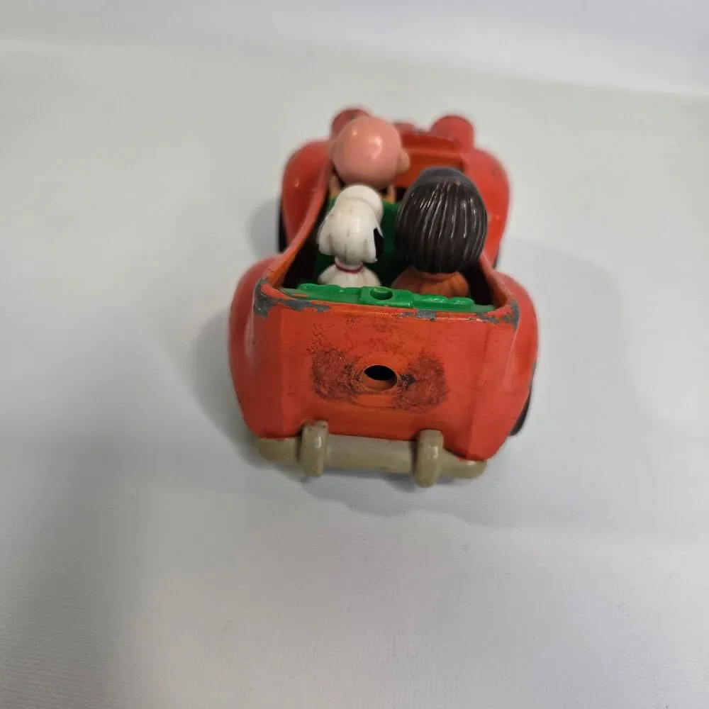 Vintage 1986 Aviva Snoopy's Family Car Peanuts Die Cast Metal Car Charlie Brown